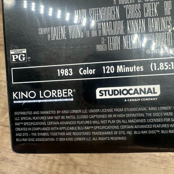 Cross Creek Blu-ray Movie Mary Steenburgen Rip Torn Peter Coyote New - Picture 3 of 8